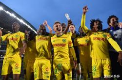 包含南特客场逼平马赛，保持不败状态的词条