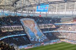 三亿体育体育娱乐-球场上的激战场面，让人目不转睛震撼