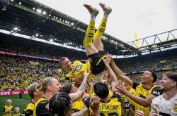 包含多特蒙德主场逼平，德国足球联赛积分榜上升的词条