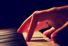 三亿体育体育直播-包含实力均衡对决，胜负难分激烈展开的词条