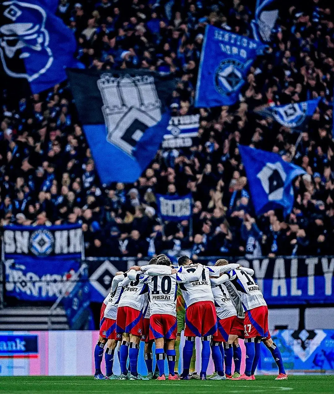 汉堡球迷为球队备战未来比赛加油 汉堡球迷为球队备战未来比赛加油