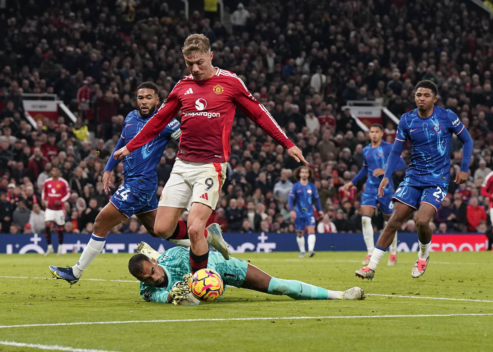 德里赫特完成转会,在新球队展现出色表现备受球迷关注的简单介绍 德里赫特完成转会,在新球队展现出色表现备受球迷关注的简单介绍