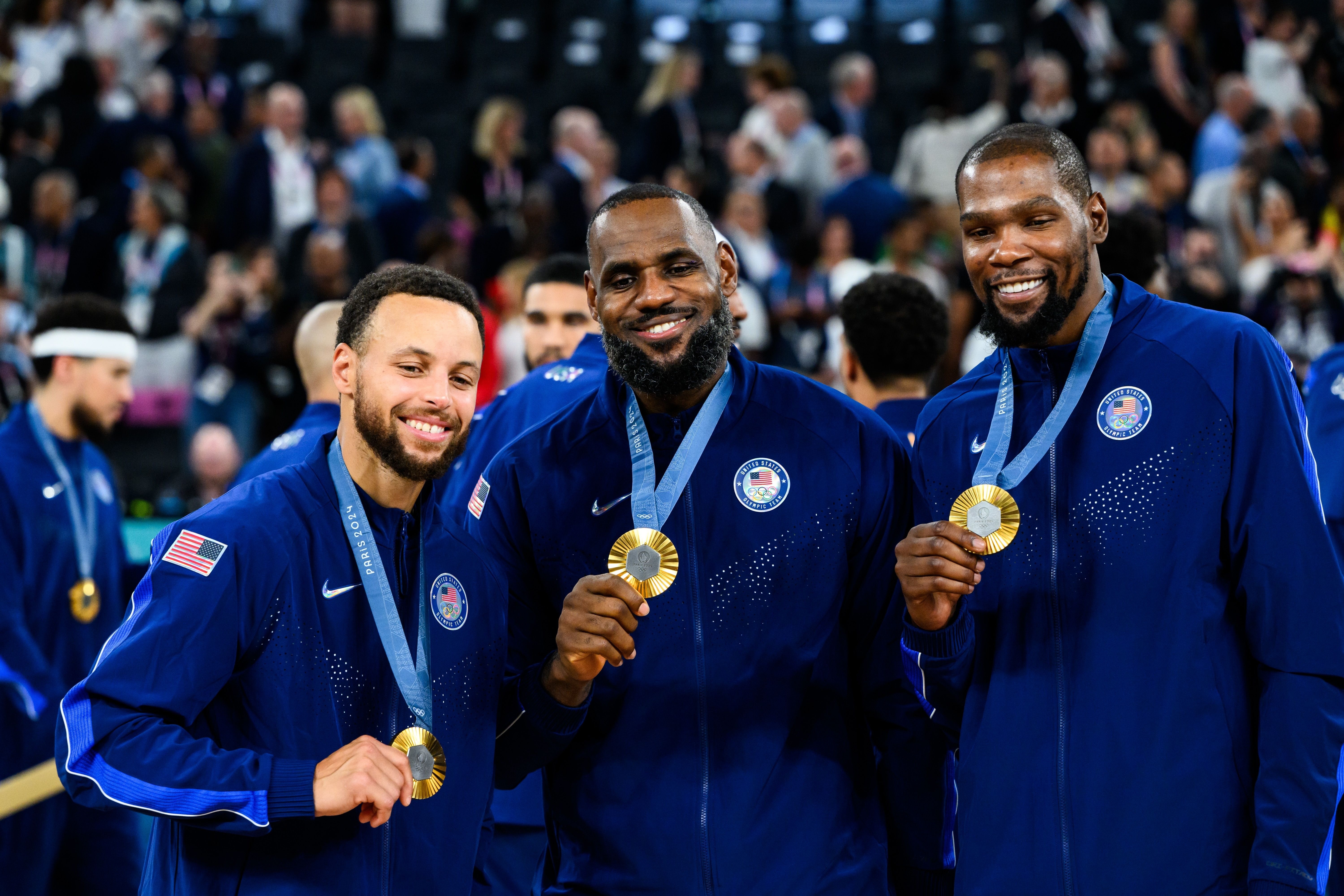 关于超级明星在国际篮球赛事中夺魁的信息