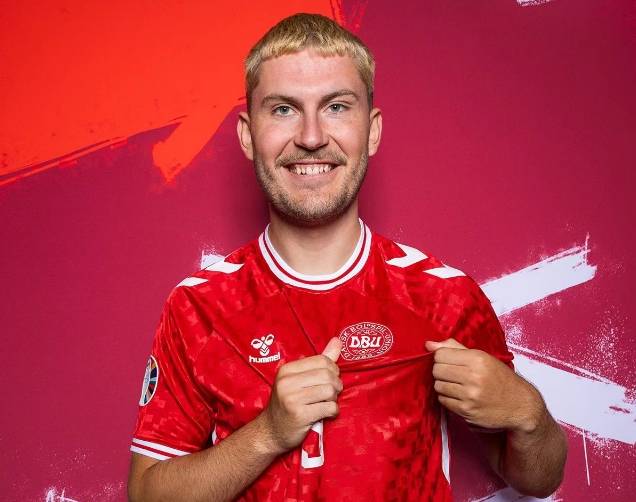 包含科索沃队取得出人意料的胜利,晋级欧洲杯四分之一决赛的词条 包含科索沃队取得出人意料的胜利,晋级欧洲杯四分之一决赛的词条