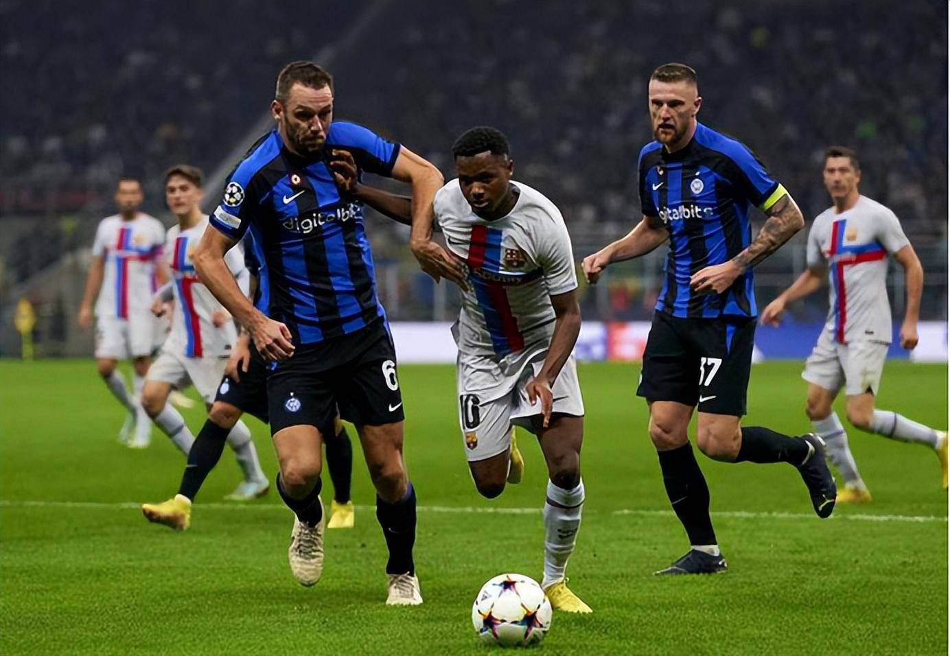 悬念重重，国际足球比赛精彩迭起的简单介绍