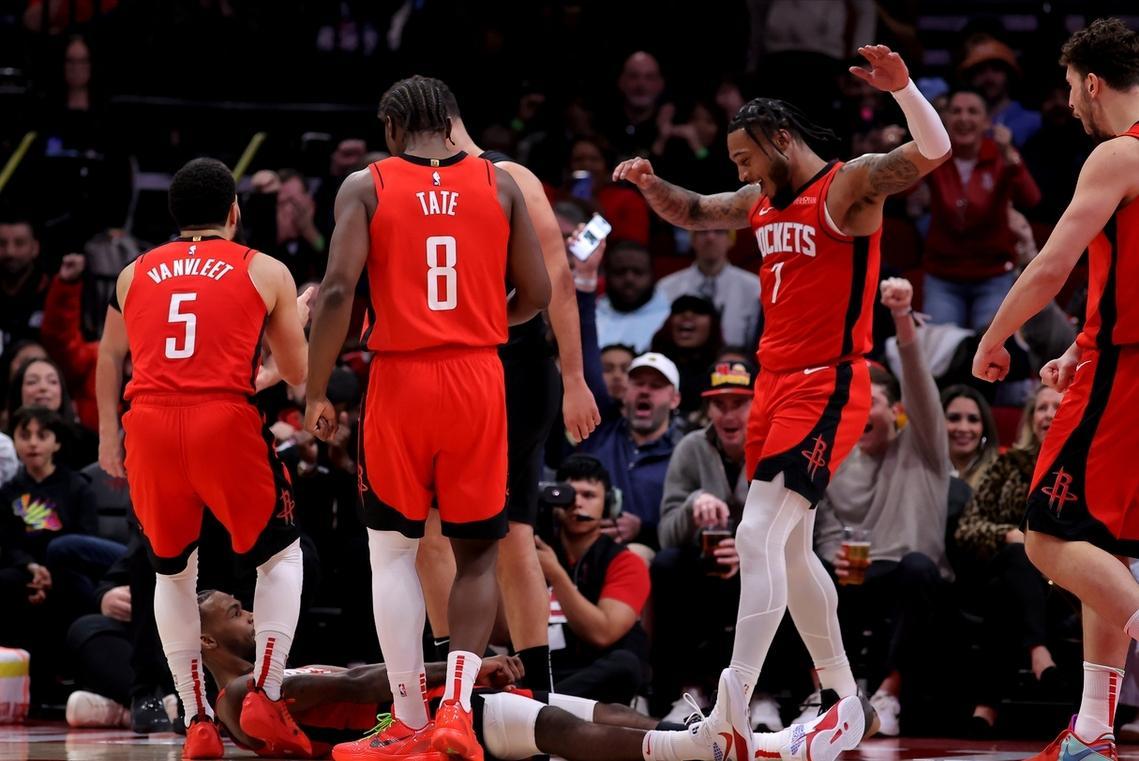 北极一起带来，热火挑战弯曲公牛火箭的简单介绍